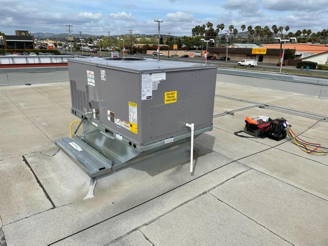 Rooftop package air-conditioning unit installed by HVAC Masters