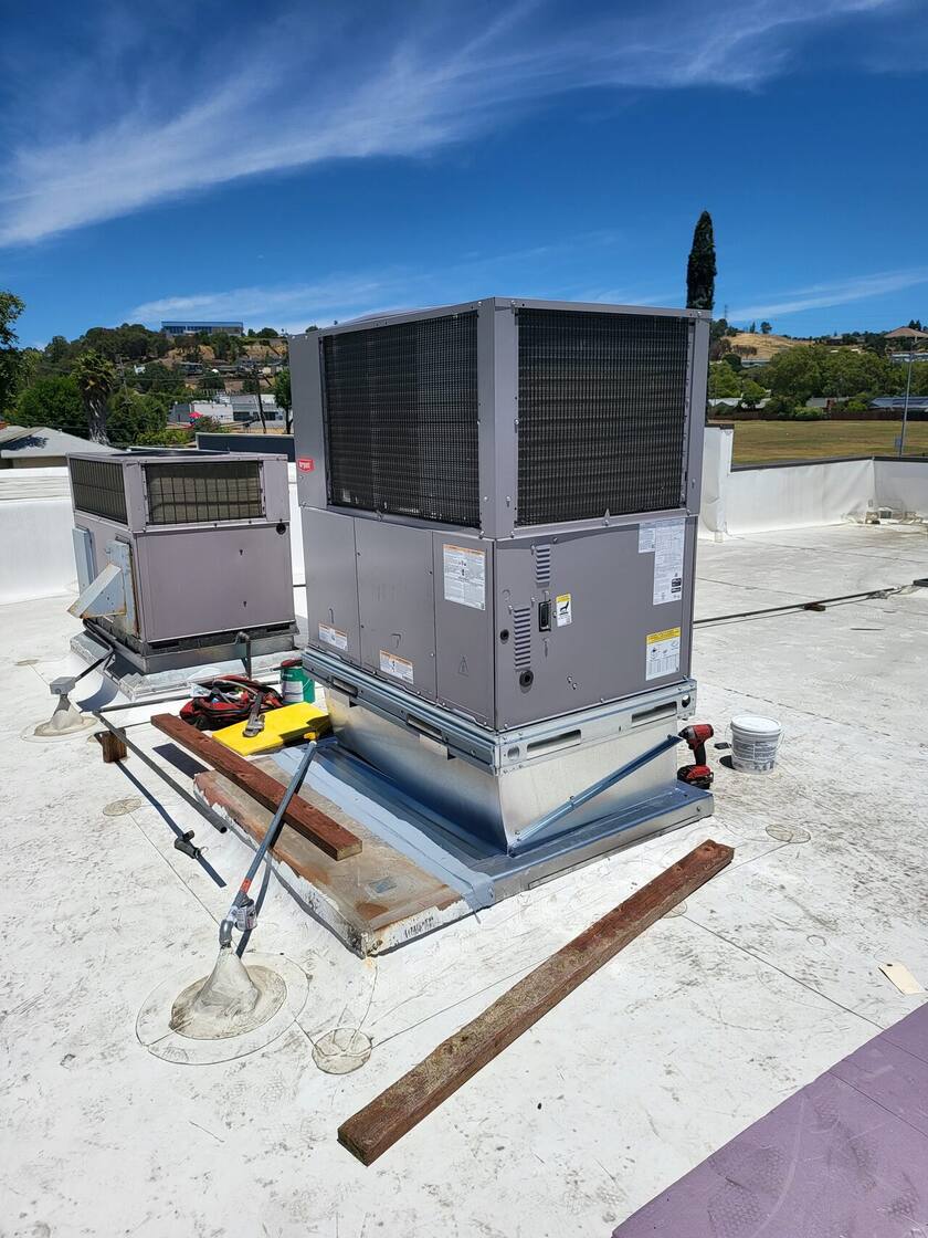 Dual rooftop package units - commercial — HVAC Masters, Vacaville