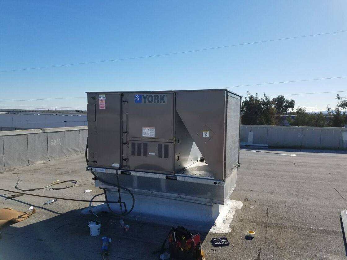 New York-brand rooftop A/C install — HVAC Masters, Vacaville